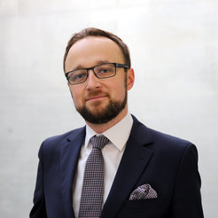 Dr. Mateusz Grochowski