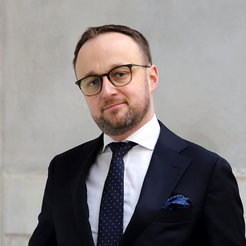 Dr. Mateusz Grochowski