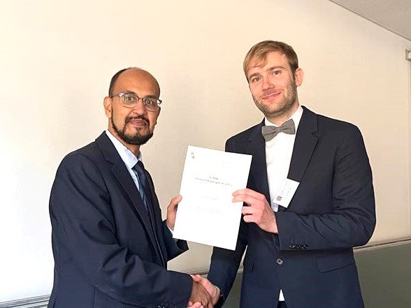 Dominik Krell mit Hatem Elliesie, 2. Vorsitzender der GAIR