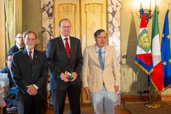 Reinhard Zimmermann mit dem Präsidenten der Accademia, Roberto Antonelli (links), und dem Vizepräsidenten der Accademia, Giorgio Parisi