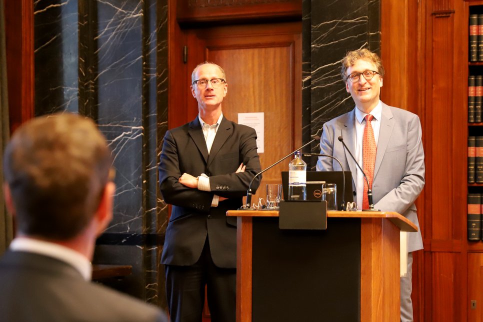Ralf Michaels und Jan Peter Schmidt beim Launch der Hamburger Leitlinien.