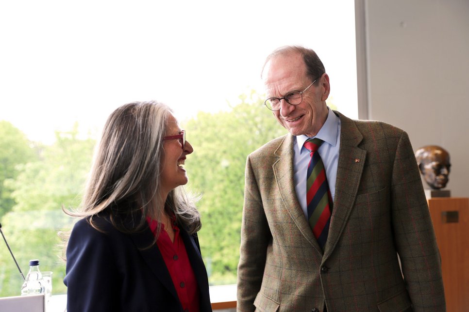 Anne Röthel mit Reinhard Zimmermann, Direktor emeritus