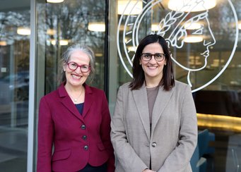 Senatorin Maryam Blumenthal (rechts) mit Institutsdirektorin Anne Röthel Senatorin Maryam Blumenthal (rechts) mit Institutsdirektorin Anne Röthel