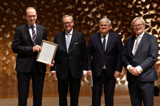 Reinhard Zimmermann mit Dr. Günther Buch-Preis ausgezeichnet