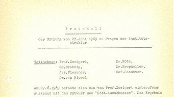 Titelseite des Protokolls der ersten Sitzung des Institutsausschusses Titelseite des Protokolls der ersten Sitzung des Institutsausschusses