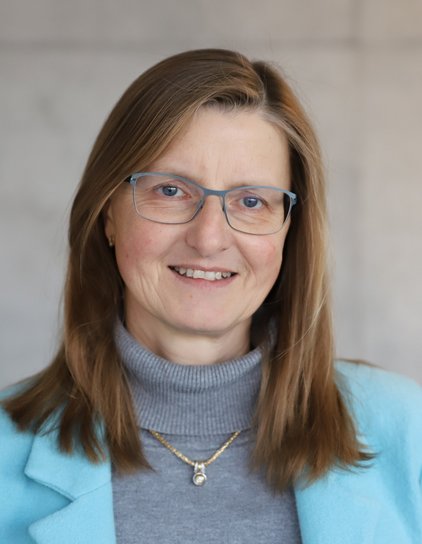 Image of Claudia Holland